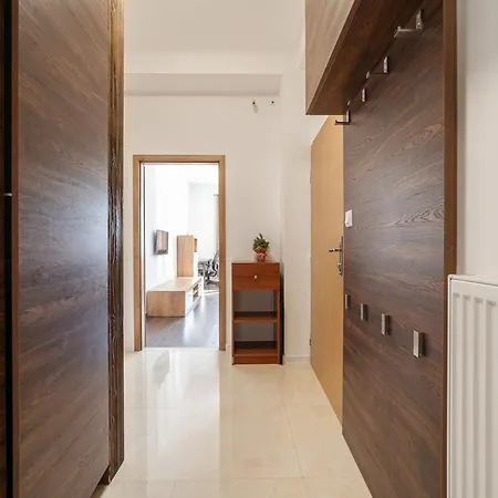 Apartment No8 Spacious Center *