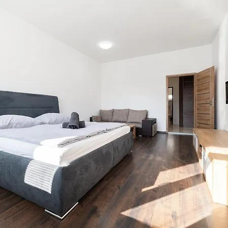 No8 Spacious Center Apartment Bratislava
