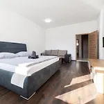 No8 Spacious Center Apartment Bratislava